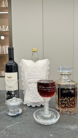 ⁦גביע קריסטל מהודר ״ברכה״ עם אבנים לבנות⁩ – תמונה ⁦3⁩