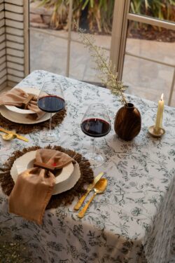 ⁦מפת שולחן | מאלי ירוק יער⁩ – תמונה ⁦2⁩