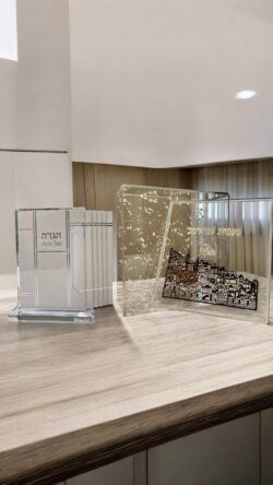 מארז מיכל מצה ירושלים ומעמד שישיית הגדות