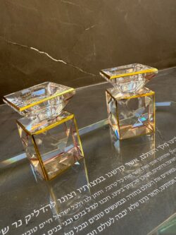 ⁦זוג פמוטי קריסטל עם מגש מהודר -  שקוף וזהב⁩ – תמונה ⁦2⁩