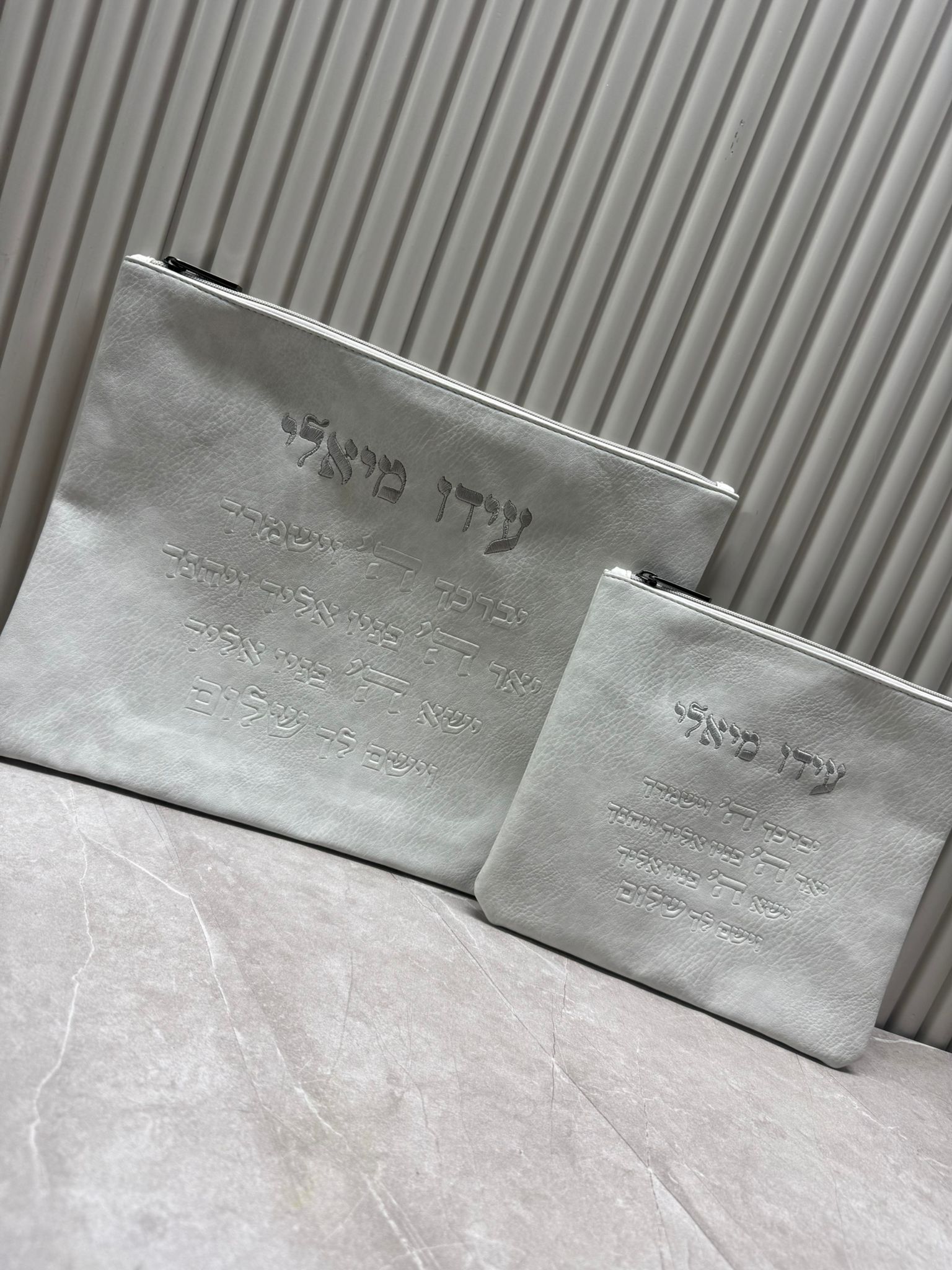 PHOTO-2025-07-28-21-32-17 סט כיסויים דמוי עור גוון אבן ברכת הכהנים – תמונה 1